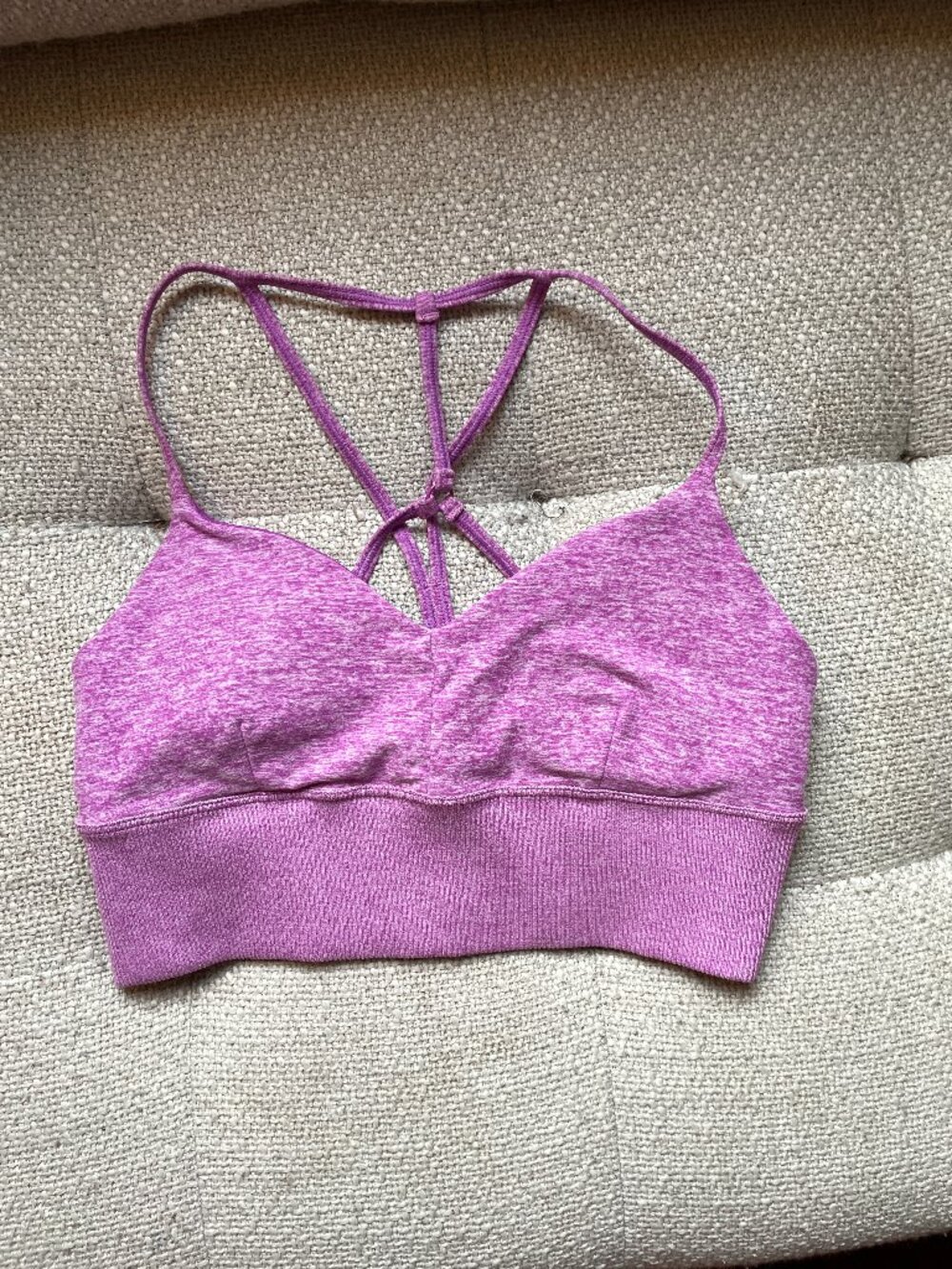 Alo Yoga Lavish Bra in Electric Violet Pink Size Small - New without tags